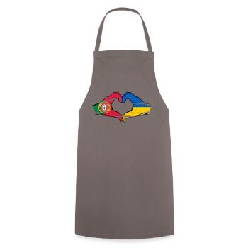 Portugal Ukraine Drapeau Coeur Forme Utilisé - Tablier de cuisine - gris - Devant - AI Model Male 185 dark (185cm)