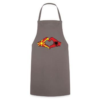 Macédoine Albanie drapeau mains forme de coeur utilisé - Tablier de cuisine - gris - Devant - AI Model Male 185 dark (185cm)