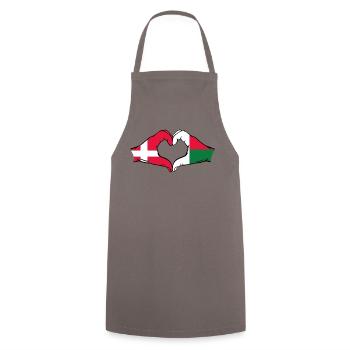 Danemark Madagascar Drapeau Mains Coeur Forme - Tablier de cuisine - gris - Devant - AI Model Male 185 dark (185cm)
