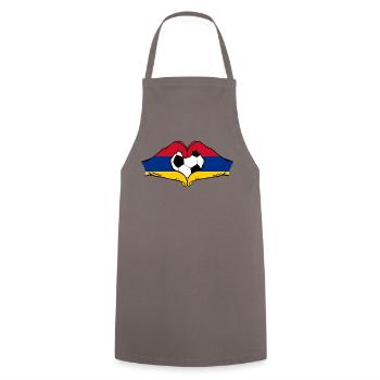 Forme de coeur de mains de football de drapeau d'Arménie - Tablier de cuisine - gris - Devant - AI Model Male 185 dark (185cm)