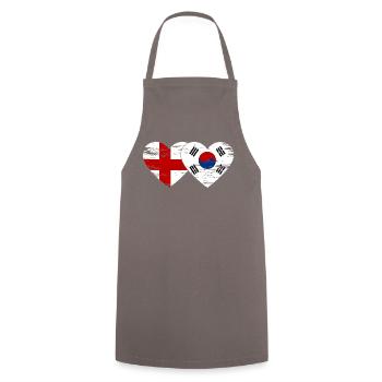 England Südkorea Flagge Herz used - Kochschürze - Grau - Vorne - AI Model Male 185 dark (185cm)