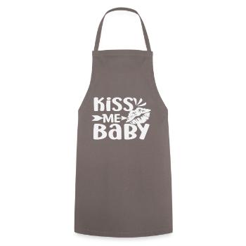 Kiss Me Baby - Kochschürze - Grau - Vorne - AI Model Male 185 dark (185cm)