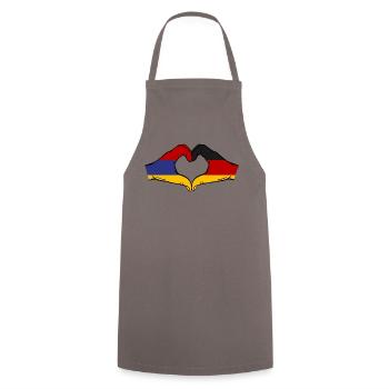 Arménie Allemagne Drapeau Mains Coeur Forme - Tablier de cuisine - gris - Devant - AI Model Male 185 dark (185cm)