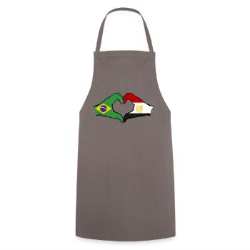 Brésil Égypte Drapeau Mains Coeur Forme - Tablier de cuisine - gris - Devant - AI Model Male 185 dark (185cm)