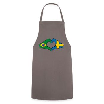 Brésil Suède Drapeau Mains Coeur Forme - Tablier de cuisine - gris - Devant - AI Model Male 185 dark (185cm)