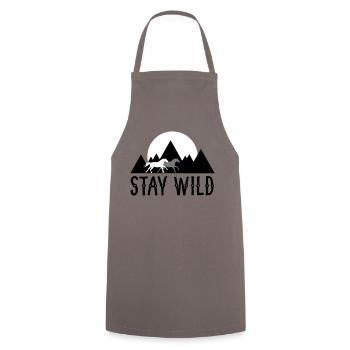 STAY WILD - Pferde vor Bergen und Sonnenuntergang - Kochschürze - Grau - Vorne - AI Model Male 185 dark (185cm)