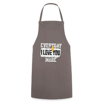 EVERYDAY I LOVE YOU MORE, CHAQUE JOUR JE T'AIME... - Tablier de cuisine - gris - Devant - AI Model Male 185 dark (185cm)