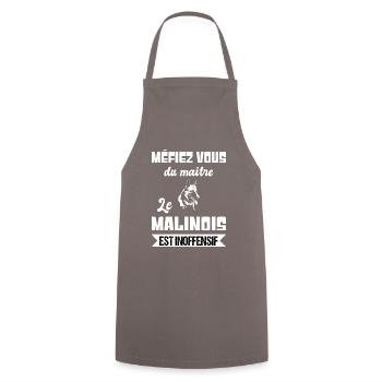 Méfiez vous du maître le malinois est inoffensif - Tablier de cuisine - gris - Devant - AI Model Male 185 dark (185cm)