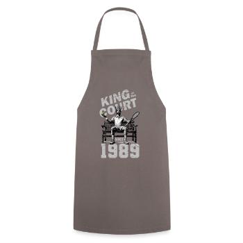 Chemise de tennis homme 35e anniversaire 1989 - Tablier de cuisine - gris - Devant - AI Model Male 185 dark (185cm)