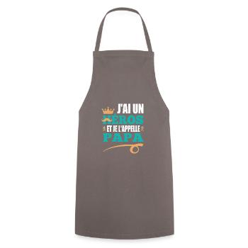 J'ai un héros et je l'appelle papa t-shirt - Tablier de cuisine - gris - Devant - AI Model Male 185 dark (185cm)