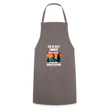 Tu n'est jamais trop vieux pour jouer dans la boue - Tablier de cuisine - gris - Devant - AI Model Male 185 dark (185cm)