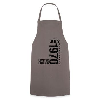 Anniversaire 1970 Juillet 1970 Juillet 1970 - Tablier de cuisine - gris - Devant - AI Model Male 185 dark (185cm)