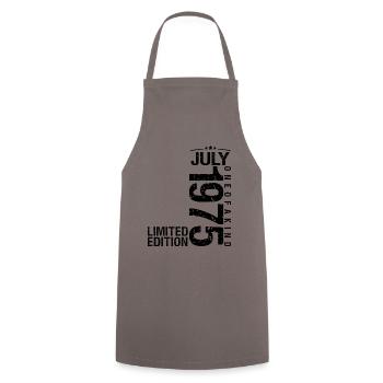 Anniversaire 1975 Juillet 1975 Juillet 1975 - Tablier de cuisine - gris - Devant - AI Model Male 185 dark (185cm)