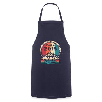 Anniversaire Vintage Né(e) en Mars 2015 - Tablier de cuisine - marine - Devant - AI Model Male 185 dark (185cm)