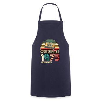 Cassette Tape Retro Vintage 1973 geboren Jahr 1973 - Kochschürze - Navy - Vorne - AI Model Male 185 dark (185cm)