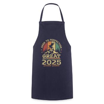 Vintage Geburtstag 2025 - Retro Geschenkidee 2025 - Kochschürze - Navy - Vorne - AI Model Male 185 dark (185cm)