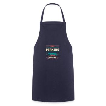 C’est un nom de famille Perkins Thing correspondant à la famille F - Tablier de cuisine - marine - Devant - AI Model Male 185 dark (185cm)