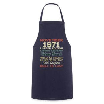 Légende : depuis novembre 1971 Né en novembre 1971 - Tablier de cuisine - marine - Devant - AI Model Male 185 dark (185cm)