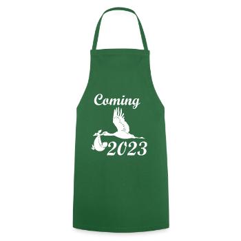 Bébé arrive en 2023, cigogne apporte 2023 bébé - Tablier de cuisine - vert foncé - Devant - AI Model Male 185 dark (185cm)