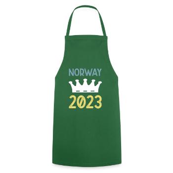 Norway 2023 Krone - Kochschürze - Grün - Vorne - AI Model Male 185 dark (185cm)