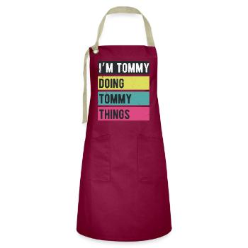 Ich bin Tommy Mache Tommy Dinge Retrofarben - Kontrastschürze - Burgunderrot / Sandfarben - Vorne - Zoe (177cm)
