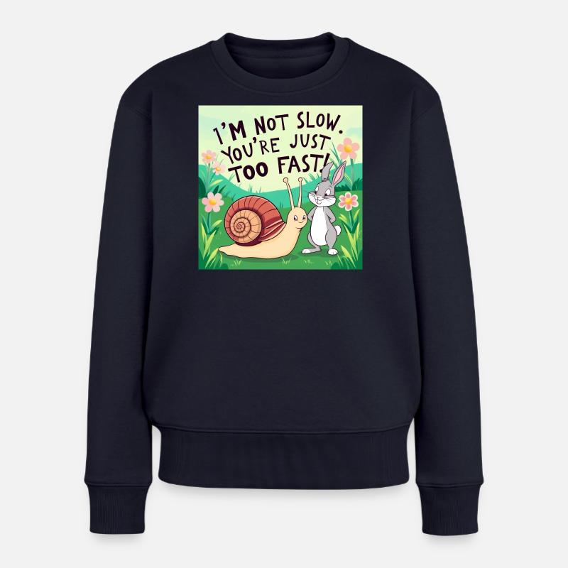 Ein Hase und eine Schnecke "Slow and Fast" - Frauen Premium Bio Pullover - Navy