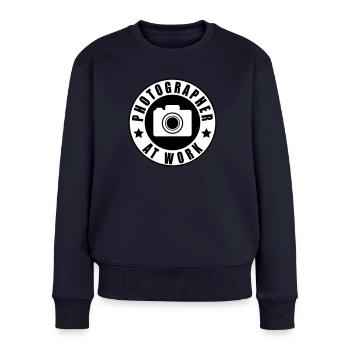 Photographer at work - Frauen Premium Bio Pullover - Navy - Vorne - Julia (174cm)