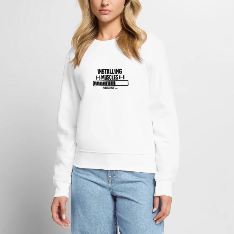 Installing muscles – please wait – bitte warten Frauen Premium Bio Pullover