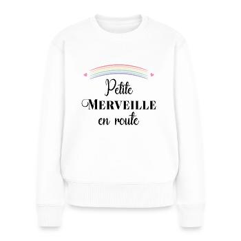 Idée Cadeau future maman petite merveille en route - Pull Premium bio Femme - blanc - Devant - Julia (174cm)