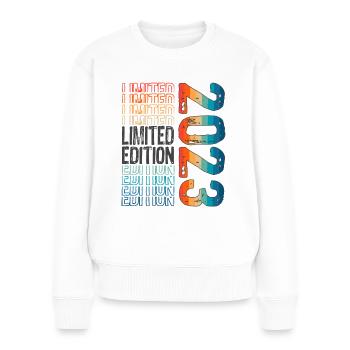 Edition limitée depuis 2023 Anniversaire Millésime 2023 - Pull Premium bio Femme - blanc - Devant - Julia (174cm)