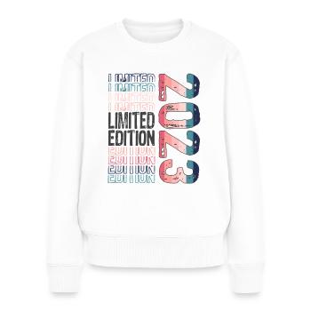 Edition limitée depuis 2023 Anniversaire Millésime 2023 - Pull Premium bio Femme - blanc - Devant - Julia (174cm)