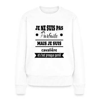 Cadeau pas parfaite mais cavalière cheval - Pull Premium bio Femme - blanc - Devant - Julia (174cm)