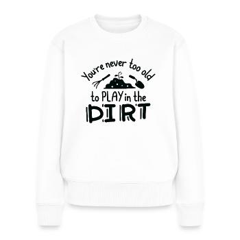 Du bist nie zu alt, um im Dreck zu spielen - Frauen Premium Bio Pullover - Weiß - Vorne - Julia (174cm)