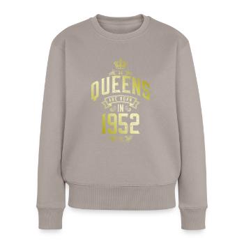 Queens born in 1952 - Frauen Premium Bio Pullover - Taupe - Vorne - Julia (174cm)
