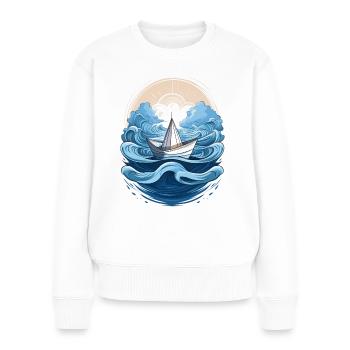Un bateau en papier flotte dans la mer entouré de vagues - Pull Premium bio Femme - blanc - Devant - Julia (174cm)
