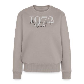 Vintage Year 1972 Script - Women's Premium Organic Jumper - taupe - Front - Julia (174cm)