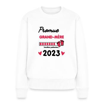 promue grand-mère 2023 future grand-mère - Pull Premium bio Femme - blanc - Devant - Julia (174cm)