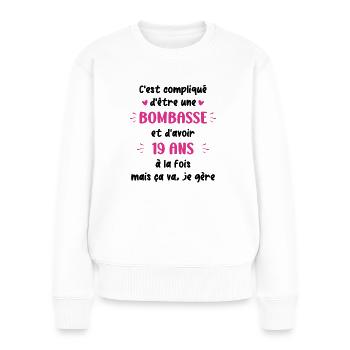Bombasse et 19 ans - Pull Premium bio Femme - blanc - Devant - Julia (174cm)