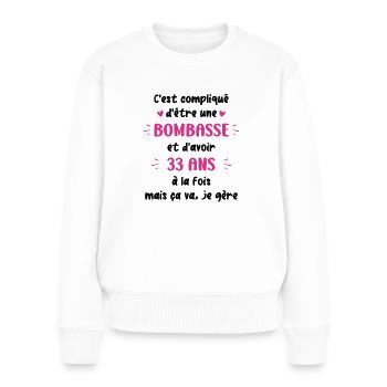Bombasse et 33 ans - Pull Premium bio Femme - blanc - Devant - Julia (174cm)