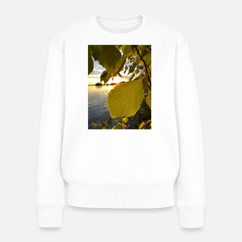 Goldene Blätter in der Seelandschaft - Frauen Premium Bio Pullover - Weiß