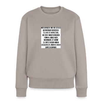 Geduld - gutmütig - loslassen - zurückkommen - Frauen Premium Bio Pullover - Taupe - Vorne - Julia (174cm)