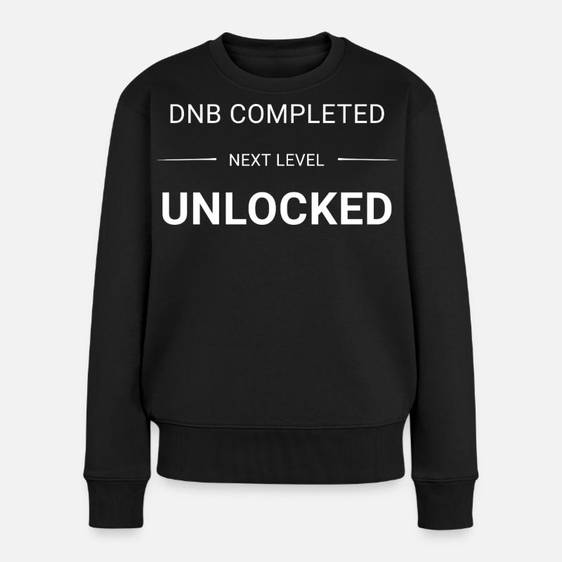 DNB_COMPLETED_NEXT_LEVEL_UNLOCKED_white - Frauen Premium Bio Pullover - Schwarz