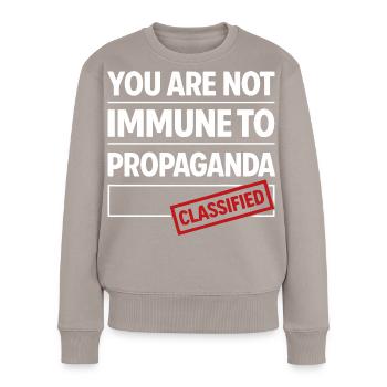 not immune to propaganda - Women's Premium Organic Jumper - taupe - Front - Julia (174cm)