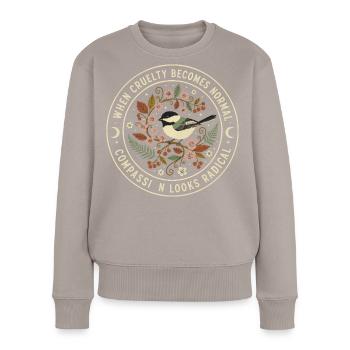 Moralischer Kompass: Verpflichtung zur Grausamkeit - Frauen Premium Bio Pullover - Taupe - Vorne - Julia (174cm)