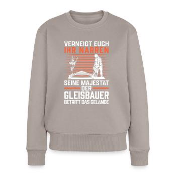 Seine Majestät der Gleisbauer Gleisbau - Frauen Premium Bio Pullover - Taupe - Vorne - Julia (174cm)
