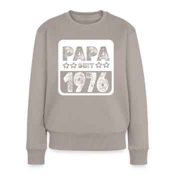 1976 - Frauen Premium Bio Pullover - Taupe - Vorne - Julia (174cm)