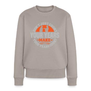 ZÄHLEN SIE NICHT NUR IHRE HINTERTEILE DAMIT IHRE JAHRE ZÄHLEN - Frauen Premium Bio Pullover - Taupe - Vorne - Julia (174cm)