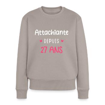 Attachiante depuis 27 ans - Pull Premium bio Femme - taupe - Devant - Julia (174cm)