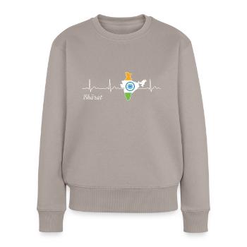 Bharat Heartbeat J’aime le drapeau de l’Inde - Pull Premium bio Femme - taupe - Devant - Julia (174cm)
