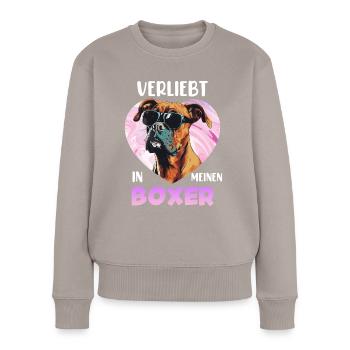 Boxer Hundemama VERLIEBT IN MEINEN BOXER Lustiges - Frauen Premium Bio Pullover - Taupe - Vorne - Julia (174cm)